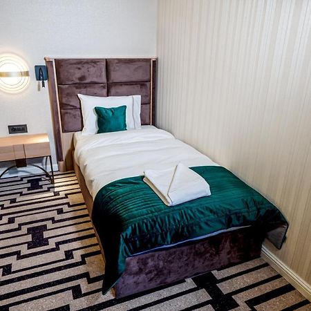 Hotel Carolin Călimăneşti Bagian luar foto