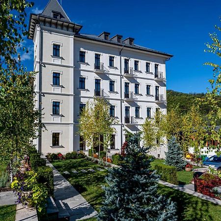 Hotel Carolin Călimăneşti Bagian luar foto