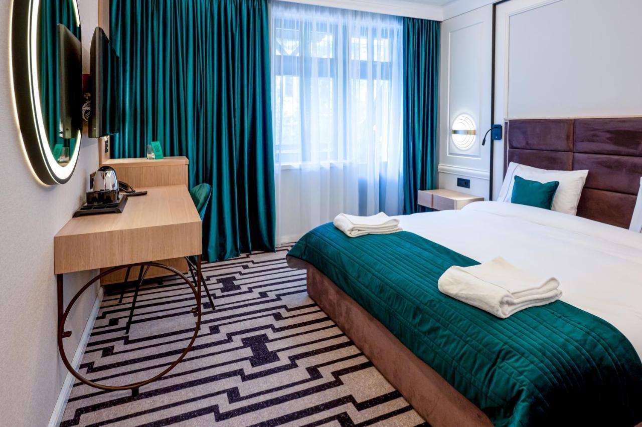 Hotel Carolin Călimăneşti Bagian luar foto
