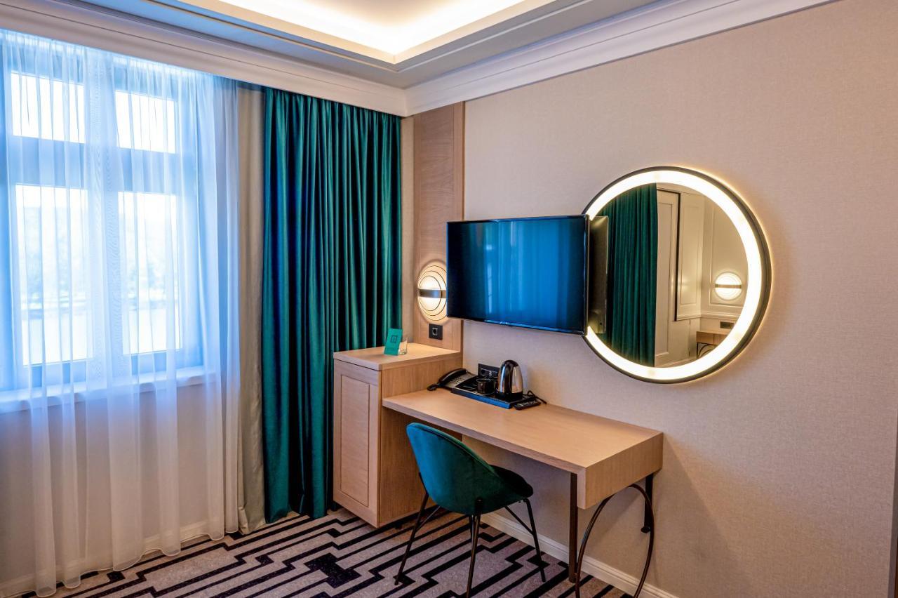 Hotel Carolin Călimăneşti Bagian luar foto