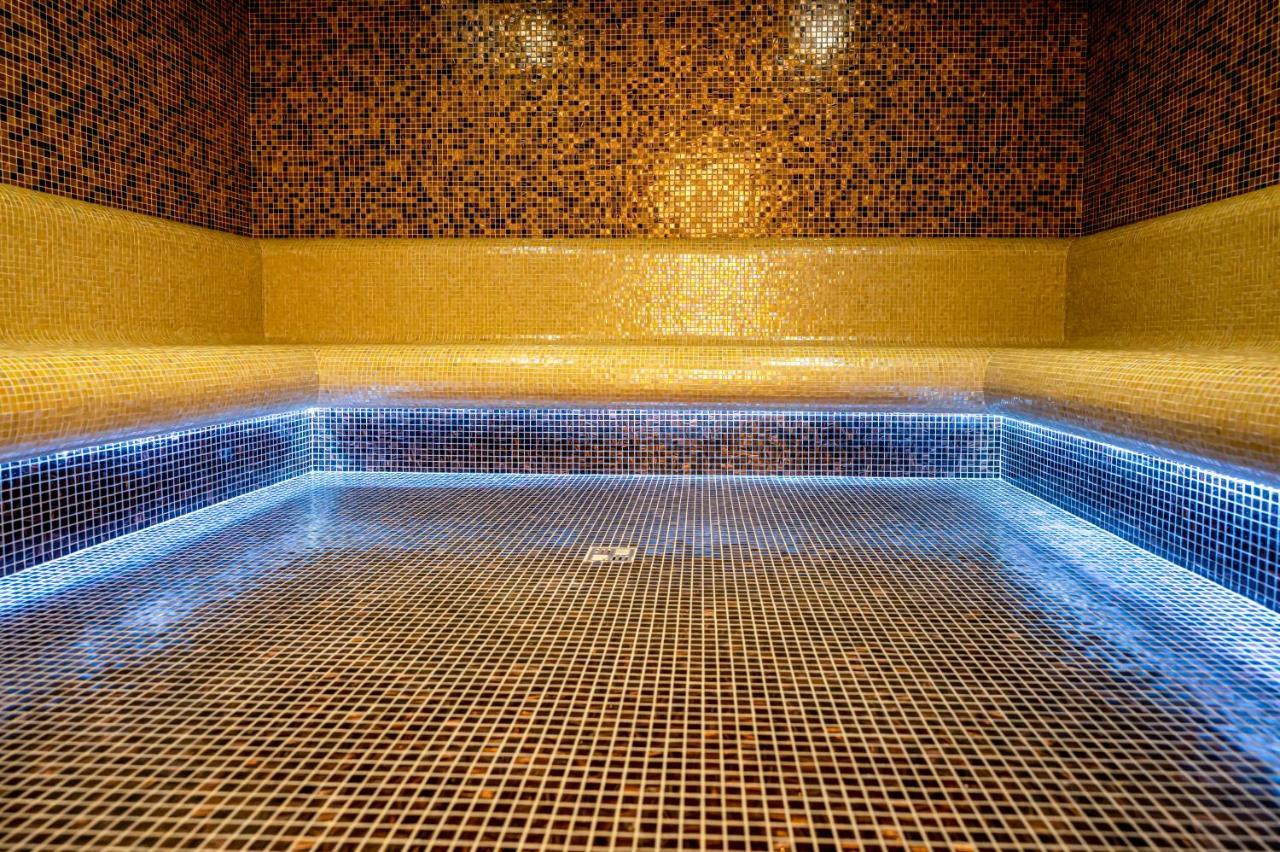 Hotel Carolin Călimăneşti Bagian luar foto