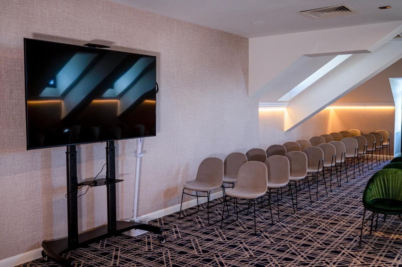 Hotel Carolin Călimăneşti Bagian luar foto