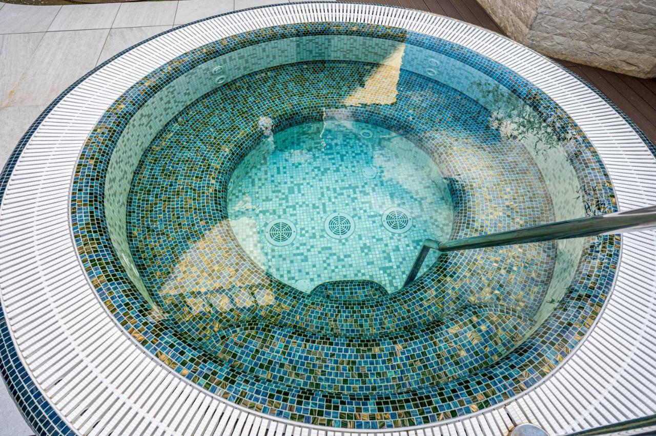 Hotel Carolin Călimăneşti Bagian luar foto