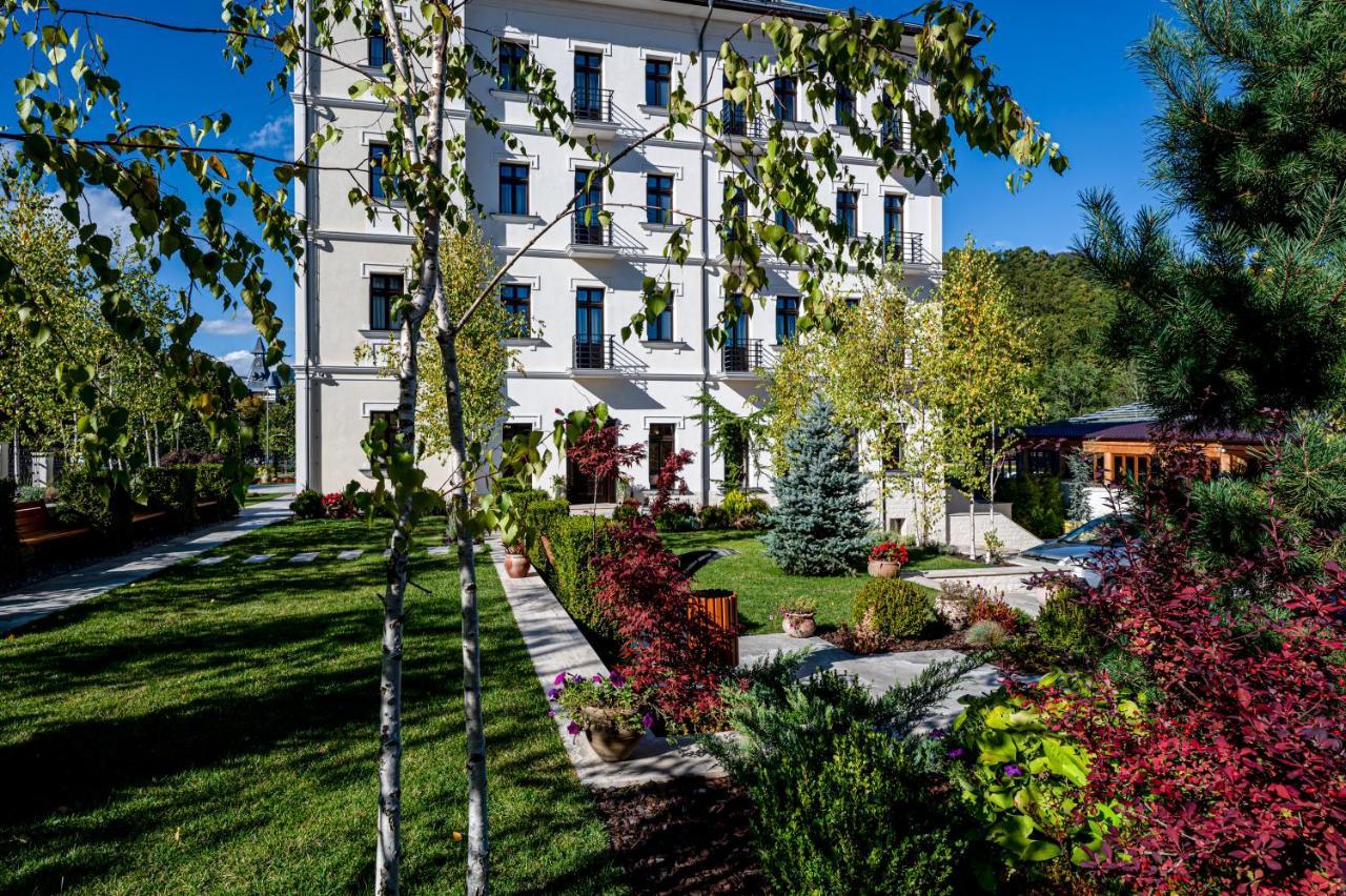 Hotel Carolin Călimăneşti Bagian luar foto