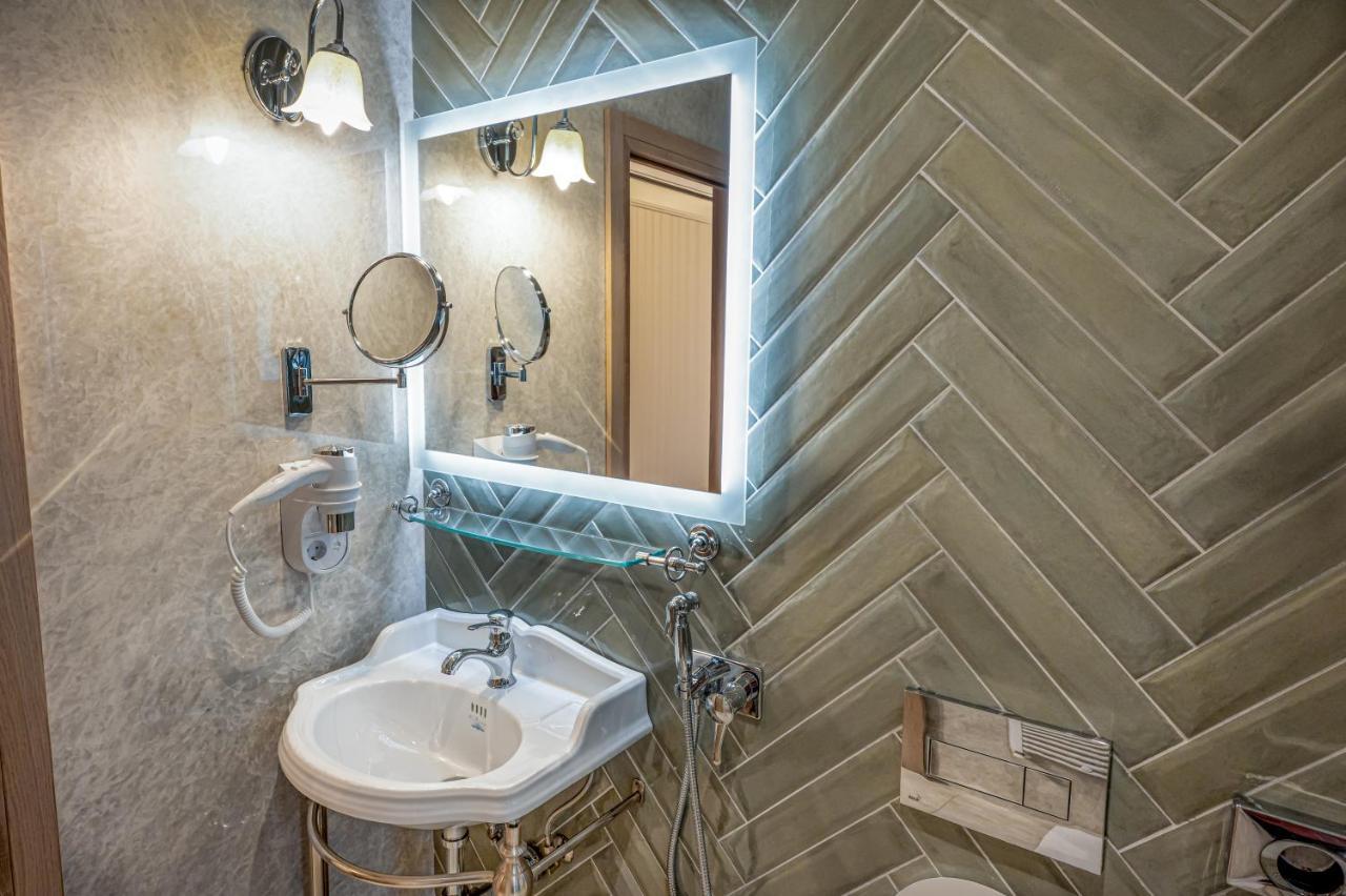 Hotel Carolin Călimăneşti Bagian luar foto