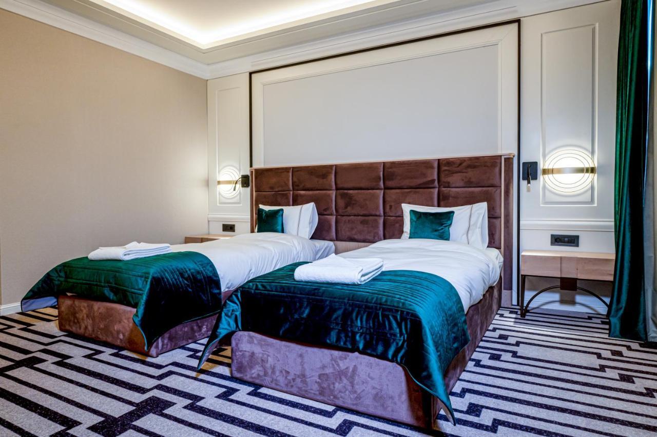 Hotel Carolin Călimăneşti Bagian luar foto