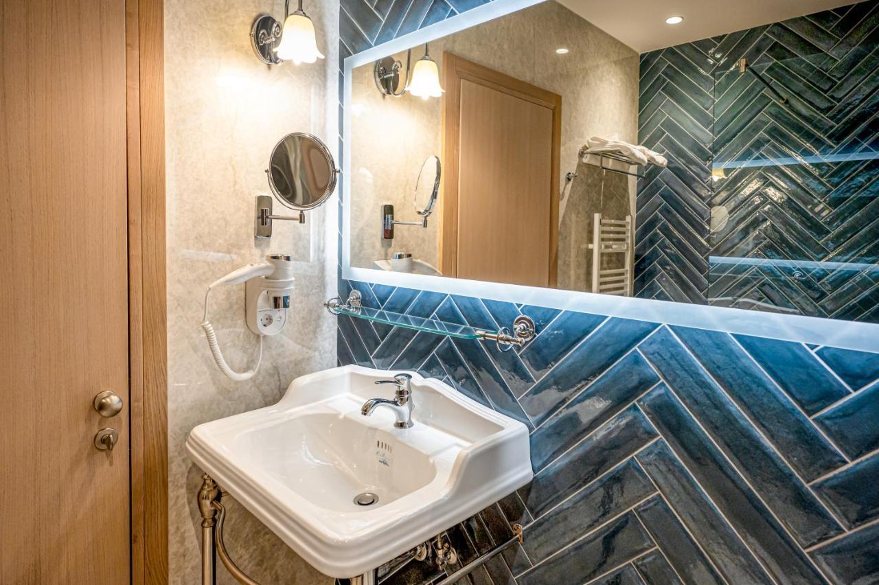 Hotel Carolin Călimăneşti Bagian luar foto