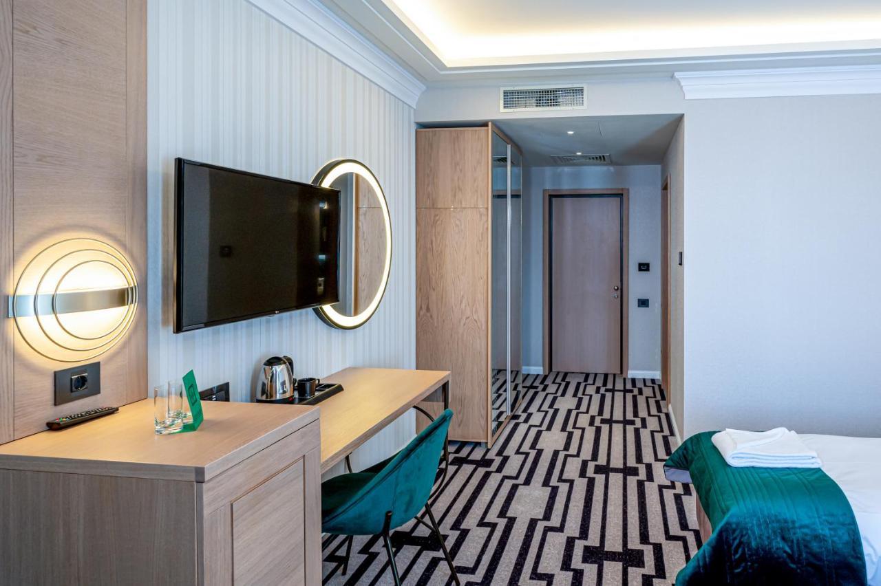 Hotel Carolin Călimăneşti Bagian luar foto